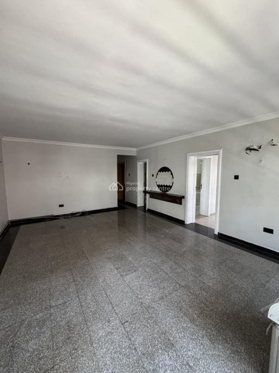 Spacious 2 Bedroom with Fitted Kitchenette, Lekki Phase 1, Lekki, Lagos, Flat / Apartment for Rent