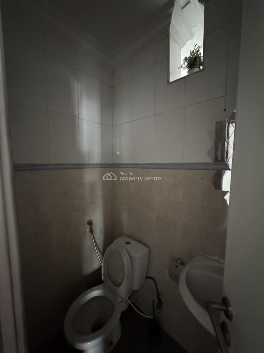 Spacious 2 Bedroom with Fitted Kitchenette, Lekki Phase 1, Lekki, Lagos, Flat / Apartment for Rent