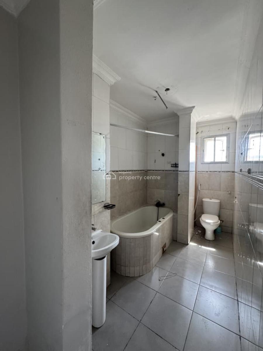 Spacious 2 Bedroom with Fitted Kitchenette, Lekki Phase 1, Lekki, Lagos, Flat / Apartment for Rent