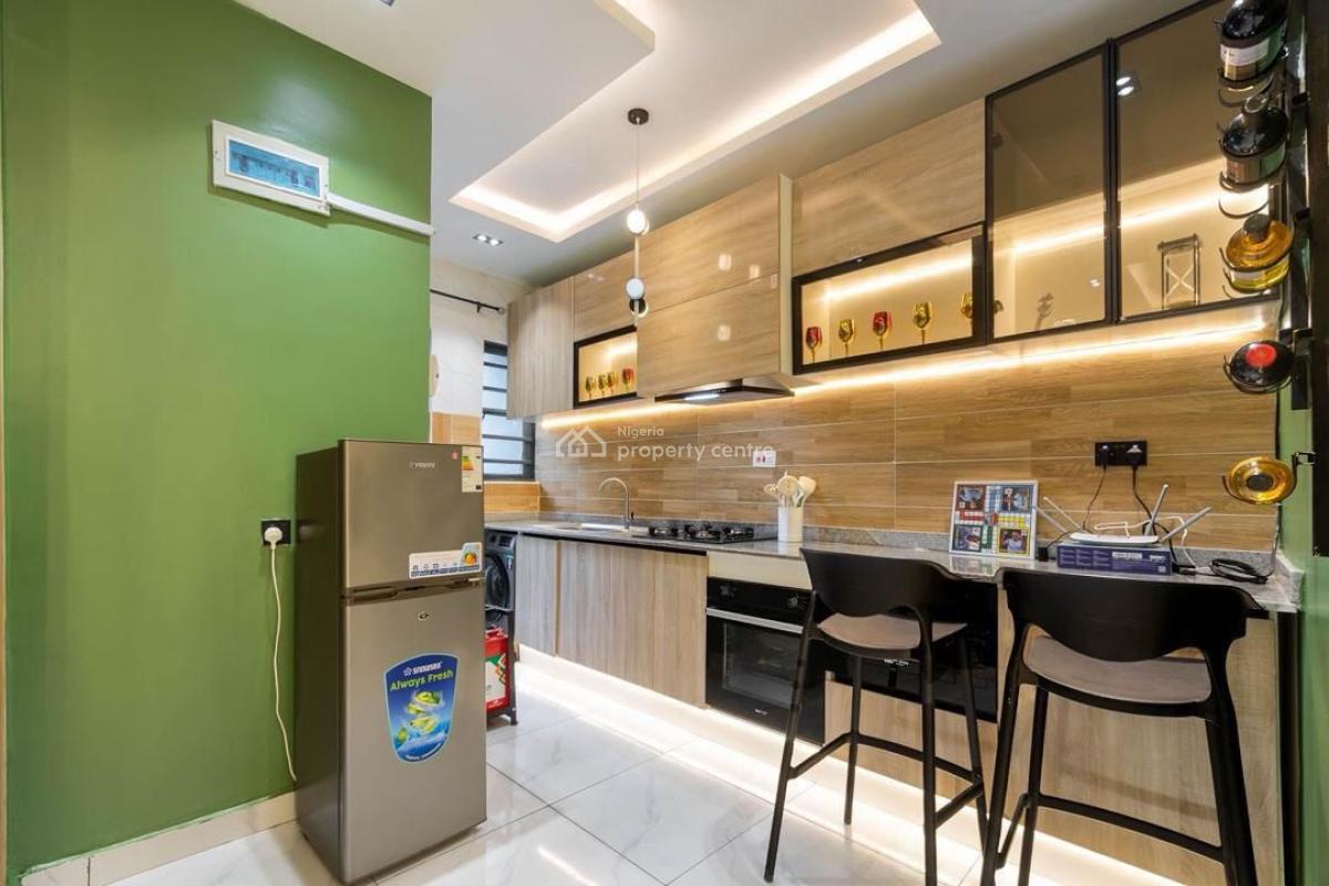 Alexa One Bedroom Apartment with Ps5 and Ceiling Mirror, Ologolo, Lekki, Lagos, Flat / Apartment Short Let