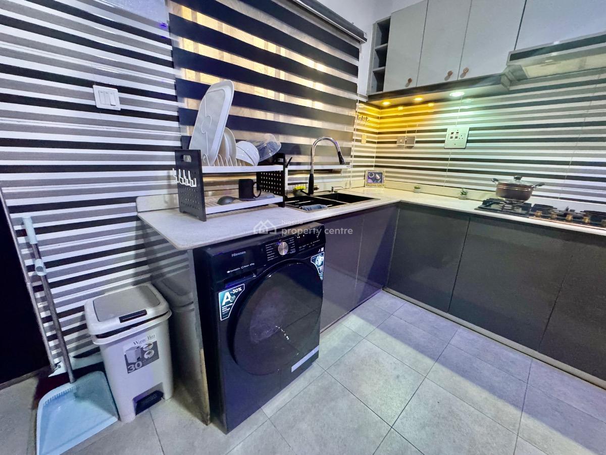 Spacious 3 Bedrooms Apartment with 2 Living Rooms and Solar Power, Ayinde Court, No. 1 Olujobi Street, Opposite Corona School, Gbagada, Gbagada, Lagos, Flat / Apartment Short Let