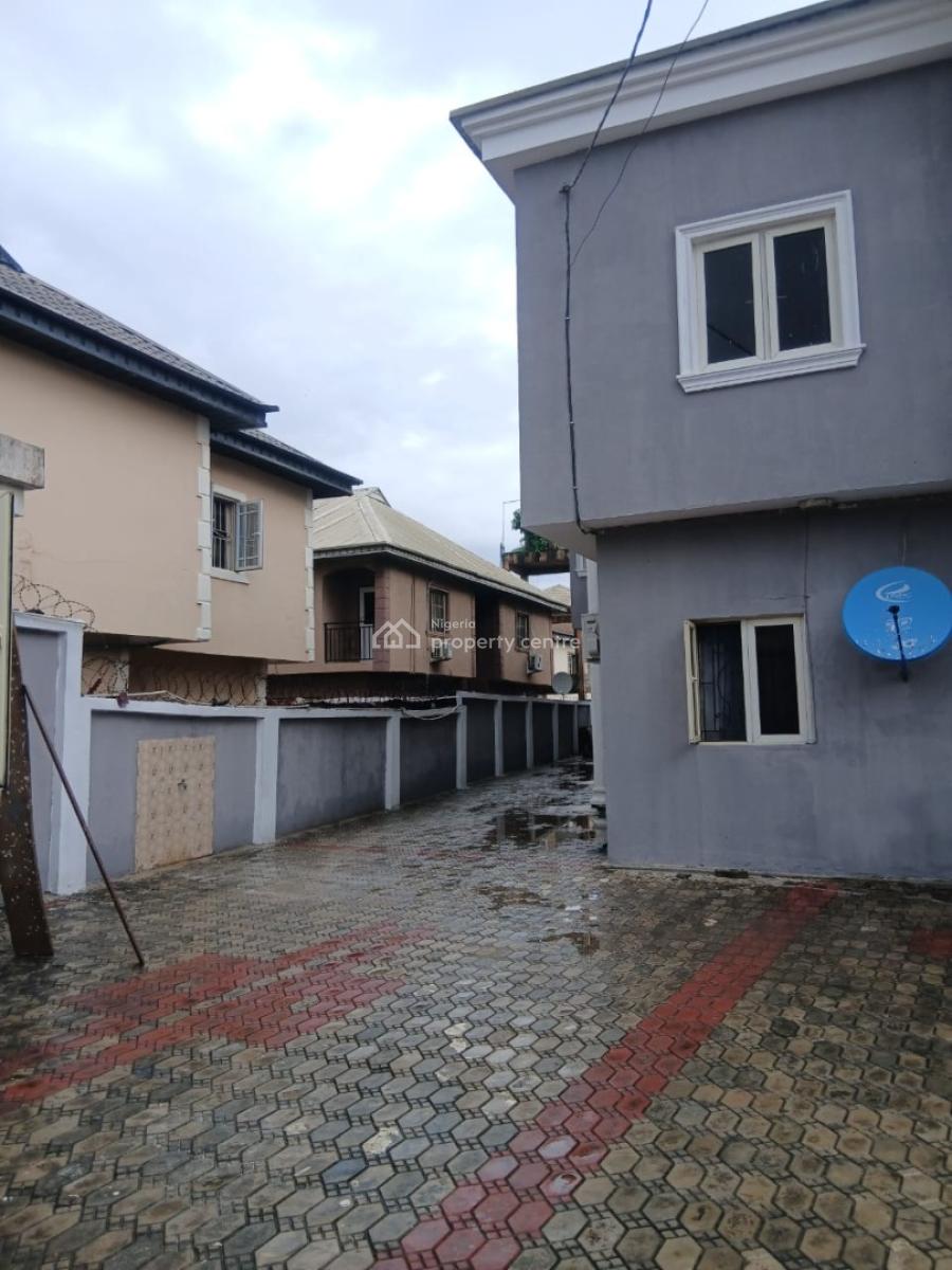 Lovely Pop 3 Bedroom Flat Upstairs, Short Drive From Magodo, Opic, Isheri North, Lagos, Flat / Apartment for Rent