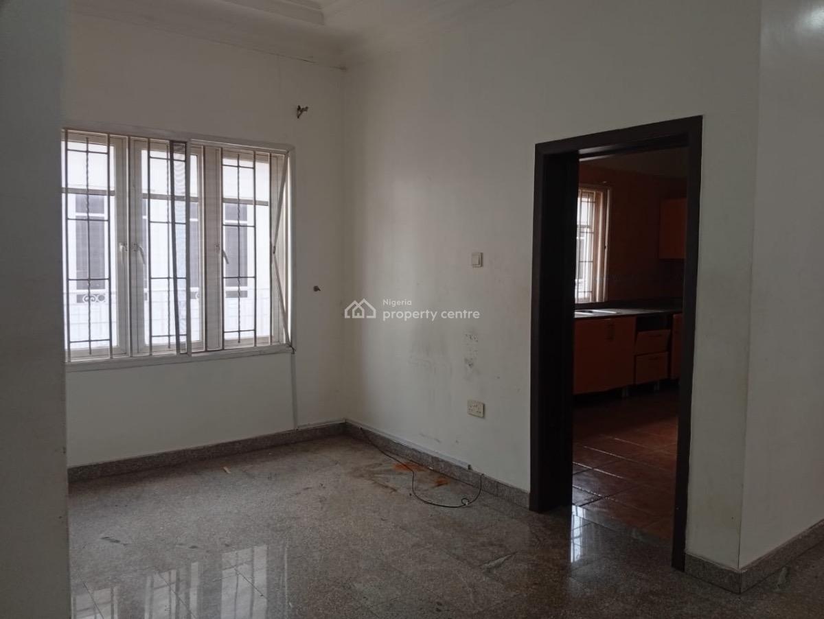 Spacious 2bedrooms Flat, Off Rahmon Adeboyejo, Lekki Phase 1, Lekki, Lagos, Flat / Apartment for Rent