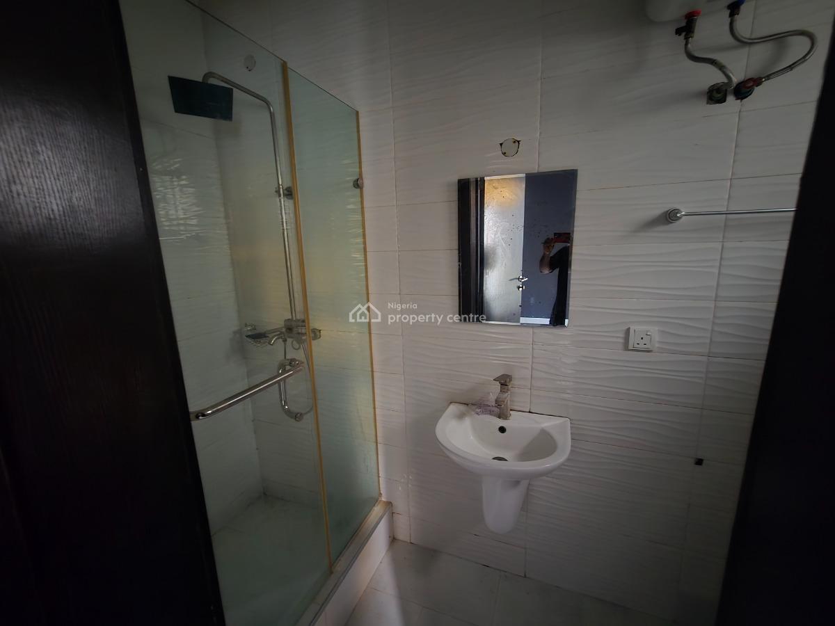Neatly Used 3-bedroom Flat Apartment, Off Hakeem Dickson, Lekki Phase 1, Lekki, Lagos, Flat / Apartment for Rent