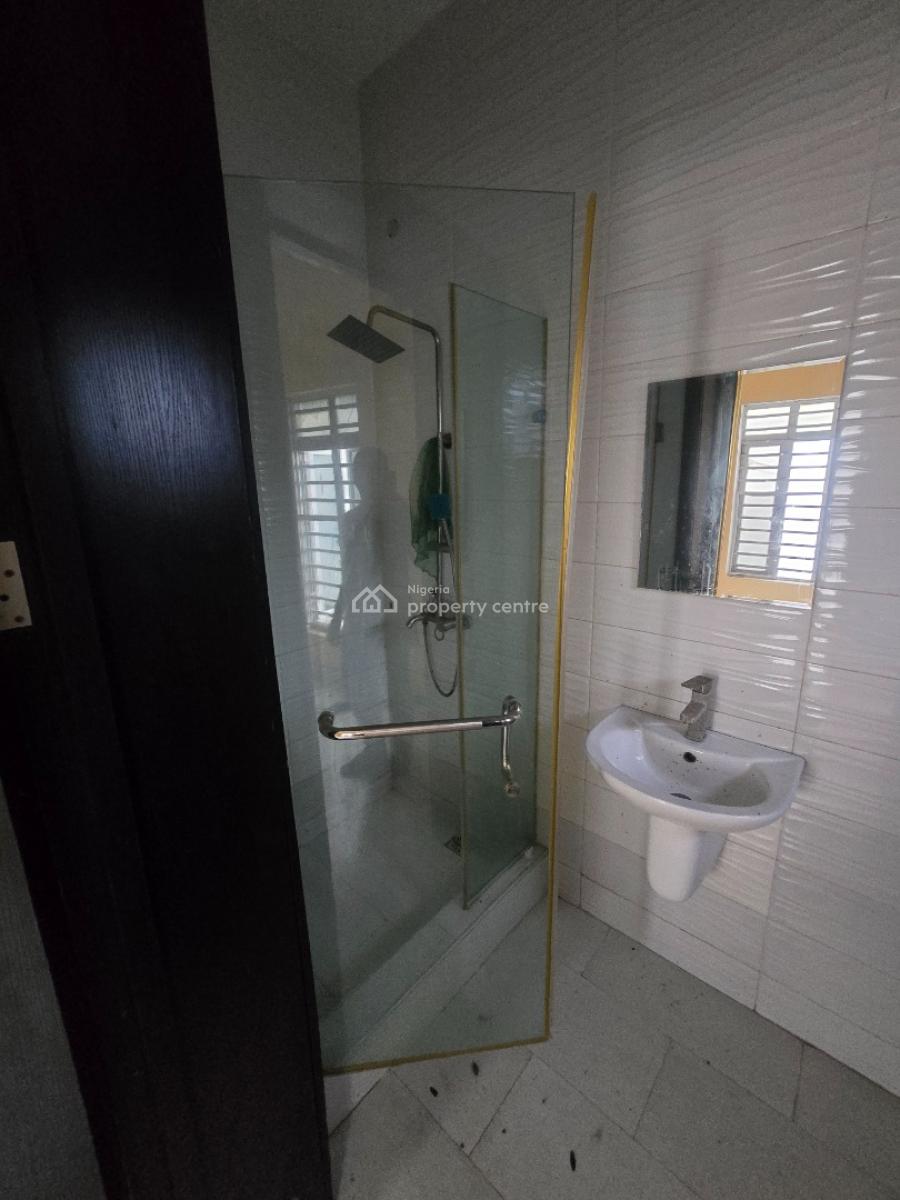 Neatly Used 3-bedroom Flat Apartment, Off Hakeem Dickson, Lekki Phase 1, Lekki, Lagos, Flat / Apartment for Rent