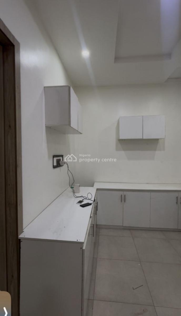 a Room Upstairs in Shared Apartment, Orchid Lekki Dpk Estate, Lekki, Lagos, Flat / Apartment for Rent
