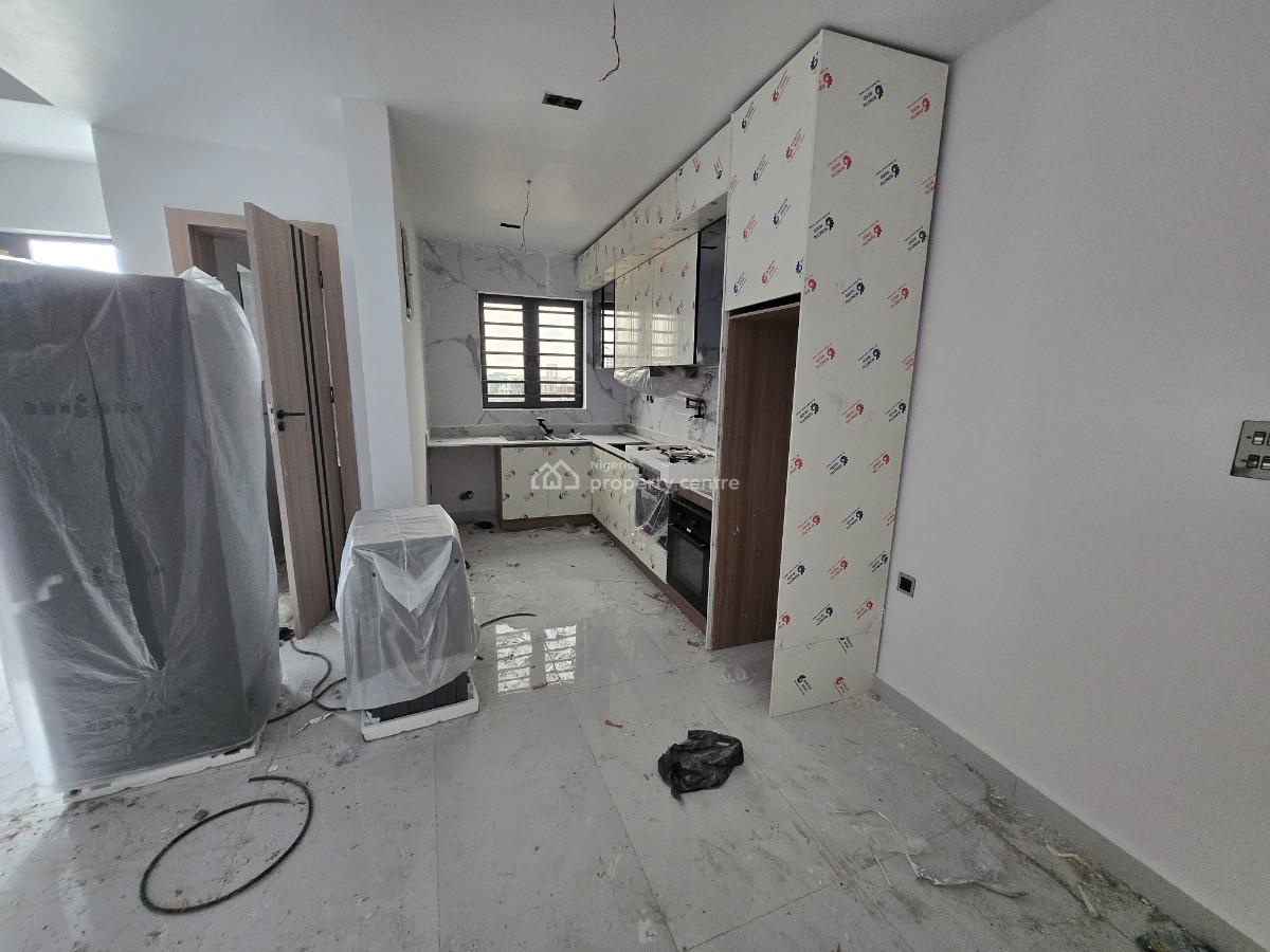 Furnished1 Bedroom with Swimming Pool/elevator/gym for Distress, Freedom Way, Lekki Phase 1, Lekki, Lagos, Block of Flats for Sale