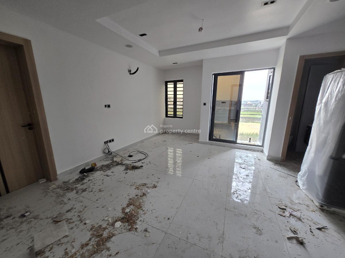 Furnished1 Bedroom with Swimming Pool/elevator/gym for Distress, Freedom Way, Lekki Phase 1, Lekki, Lagos, Block of Flats for Sale
