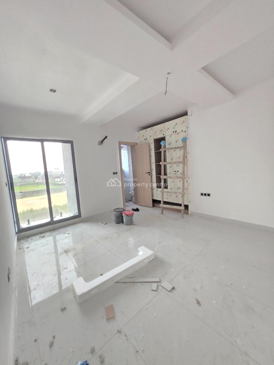 Furnished1 Bedroom with Swimming Pool/elevator/gym for Distress, Freedom Way, Lekki Phase 1, Lekki, Lagos, Block of Flats for Sale