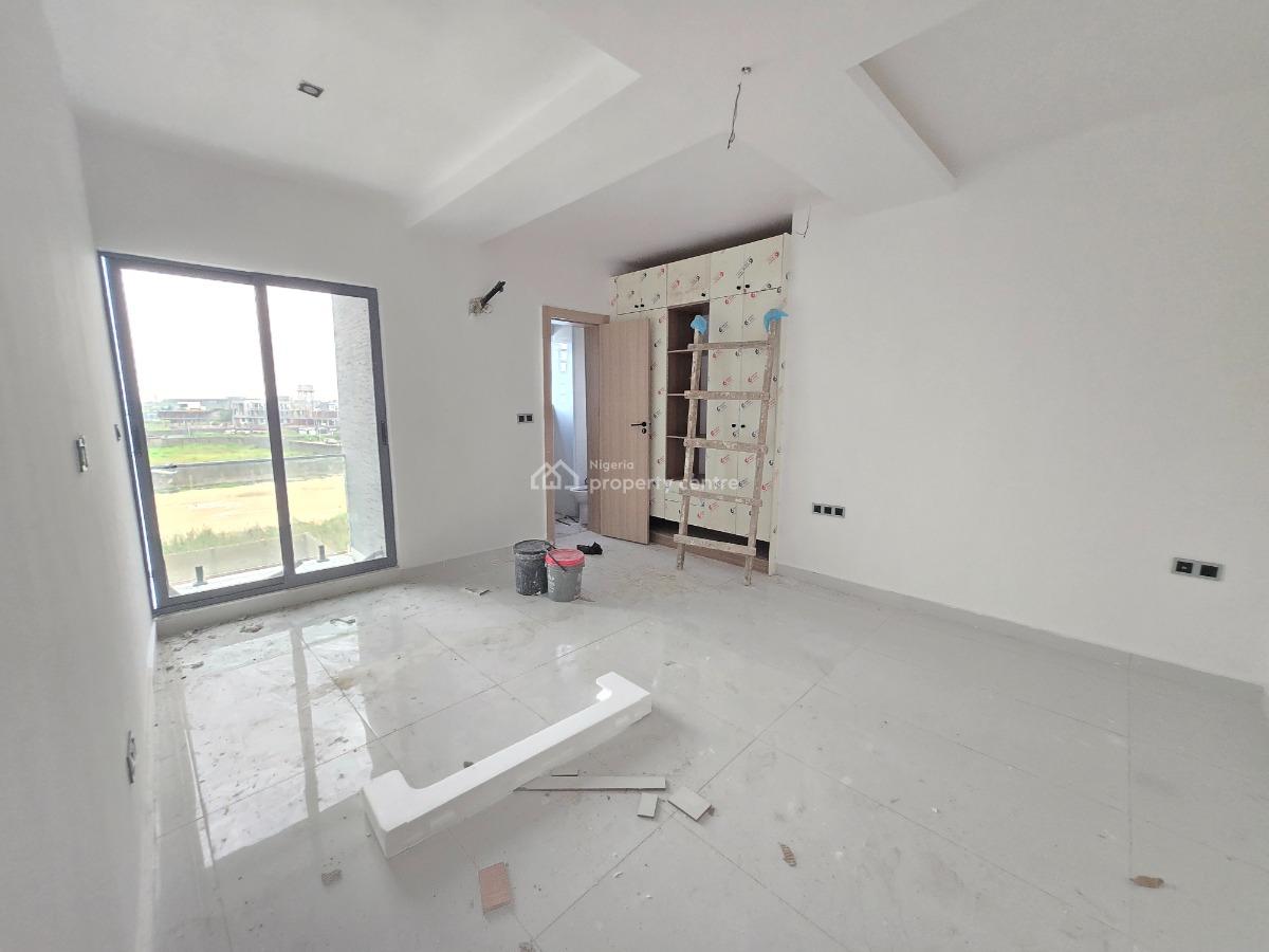 Furnished1 Bedroom with Swimming Pool/elevator/gym for Distress, Freedom Way, Lekki Phase 1, Lekki, Lagos, Block of Flats for Sale