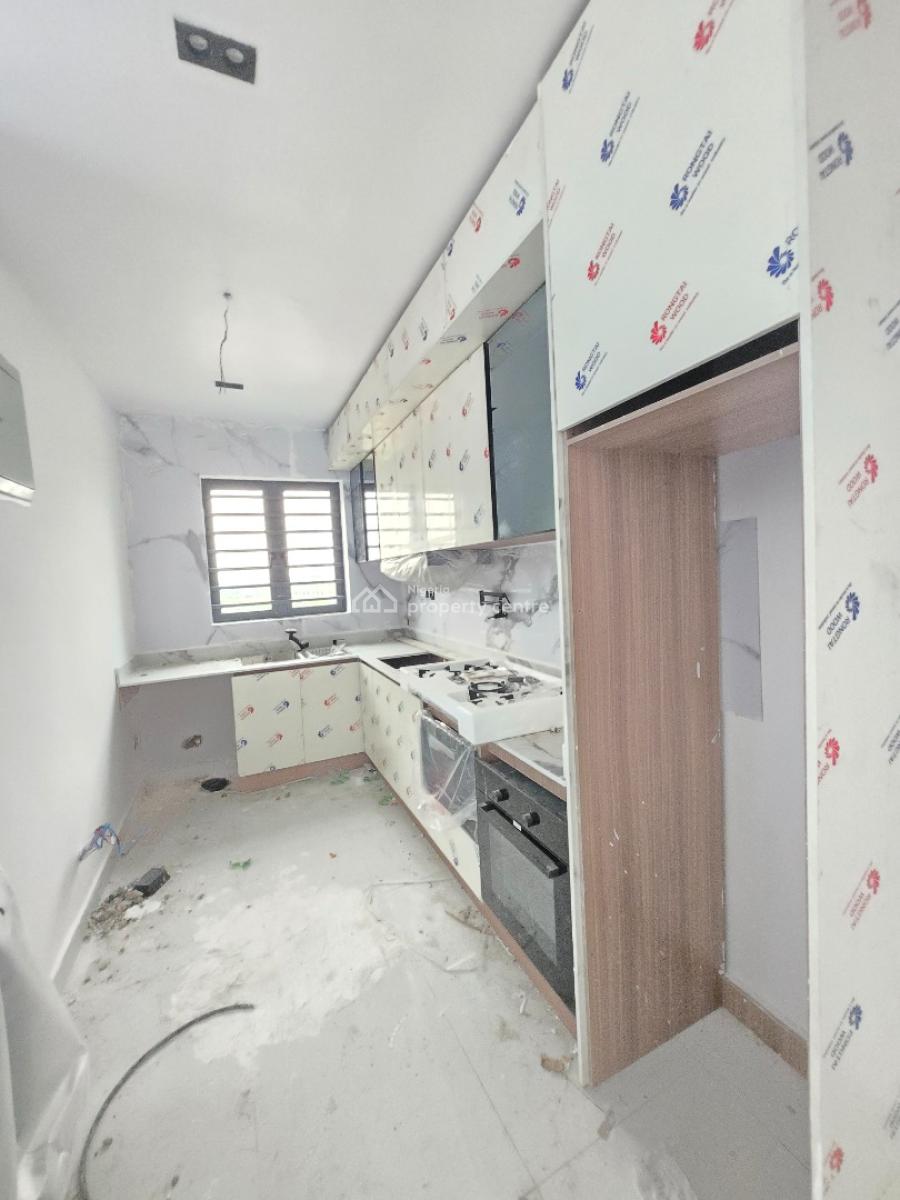 Furnished1 Bedroom with Swimming Pool/elevator/gym for Distress, Freedom Way, Lekki Phase 1, Lekki, Lagos, Block of Flats for Sale