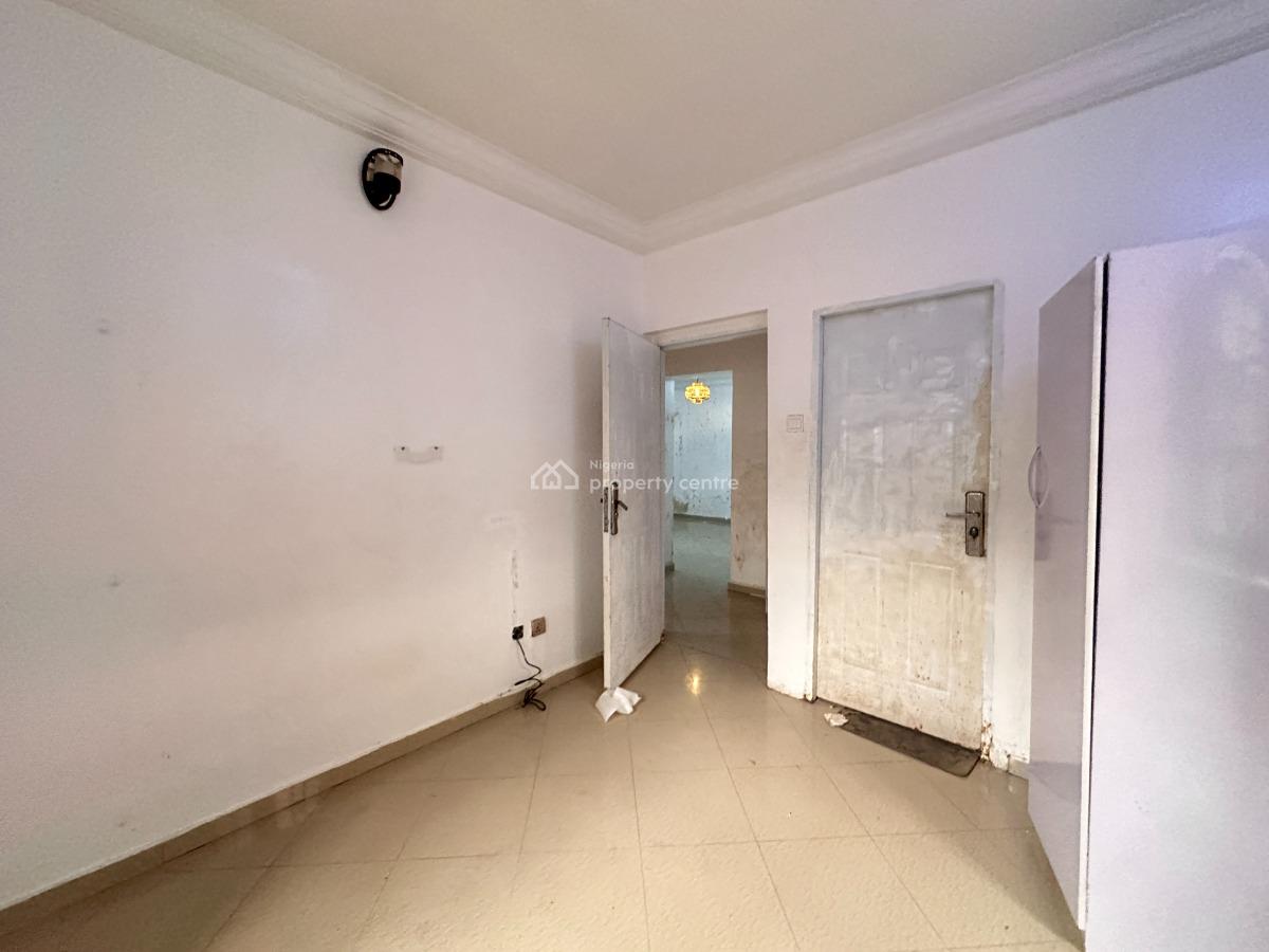 5 Bedroom Semi-detached Availble (suitable for Commercial), Lekki Phase 1, Lekki, Lagos, Commercial Property for Rent