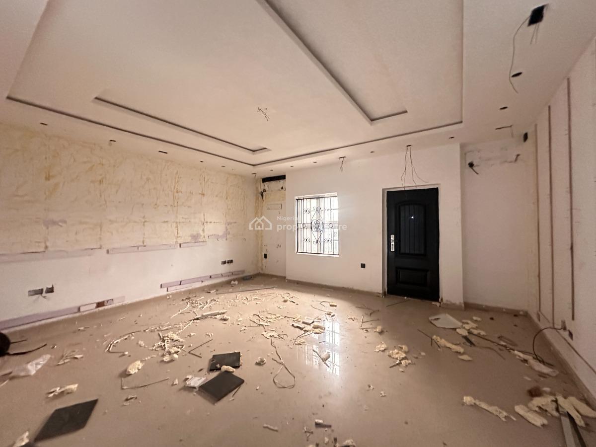 5 Bedroom Semi-detached Availble (suitable for Commercial), Lekki Phase 1, Lekki, Lagos, Commercial Property for Rent