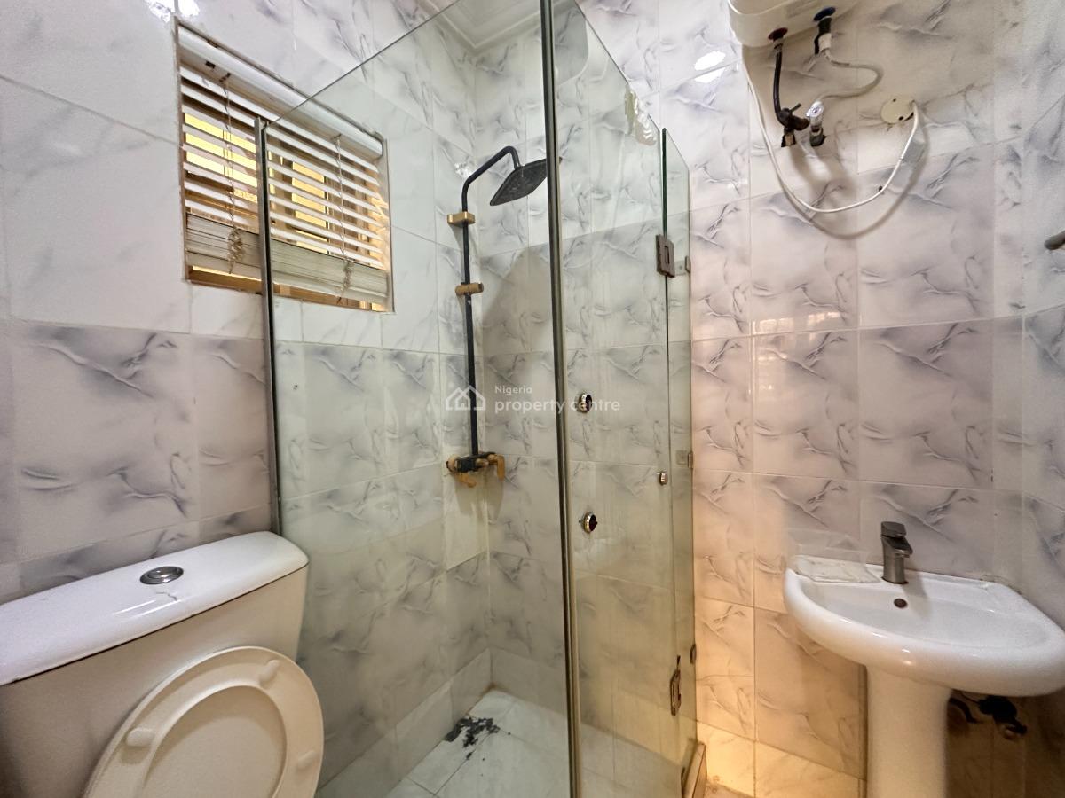 5 Bedroom Semi-detached Availble (suitable for Commercial), Lekki Phase 1, Lekki, Lagos, Commercial Property for Rent