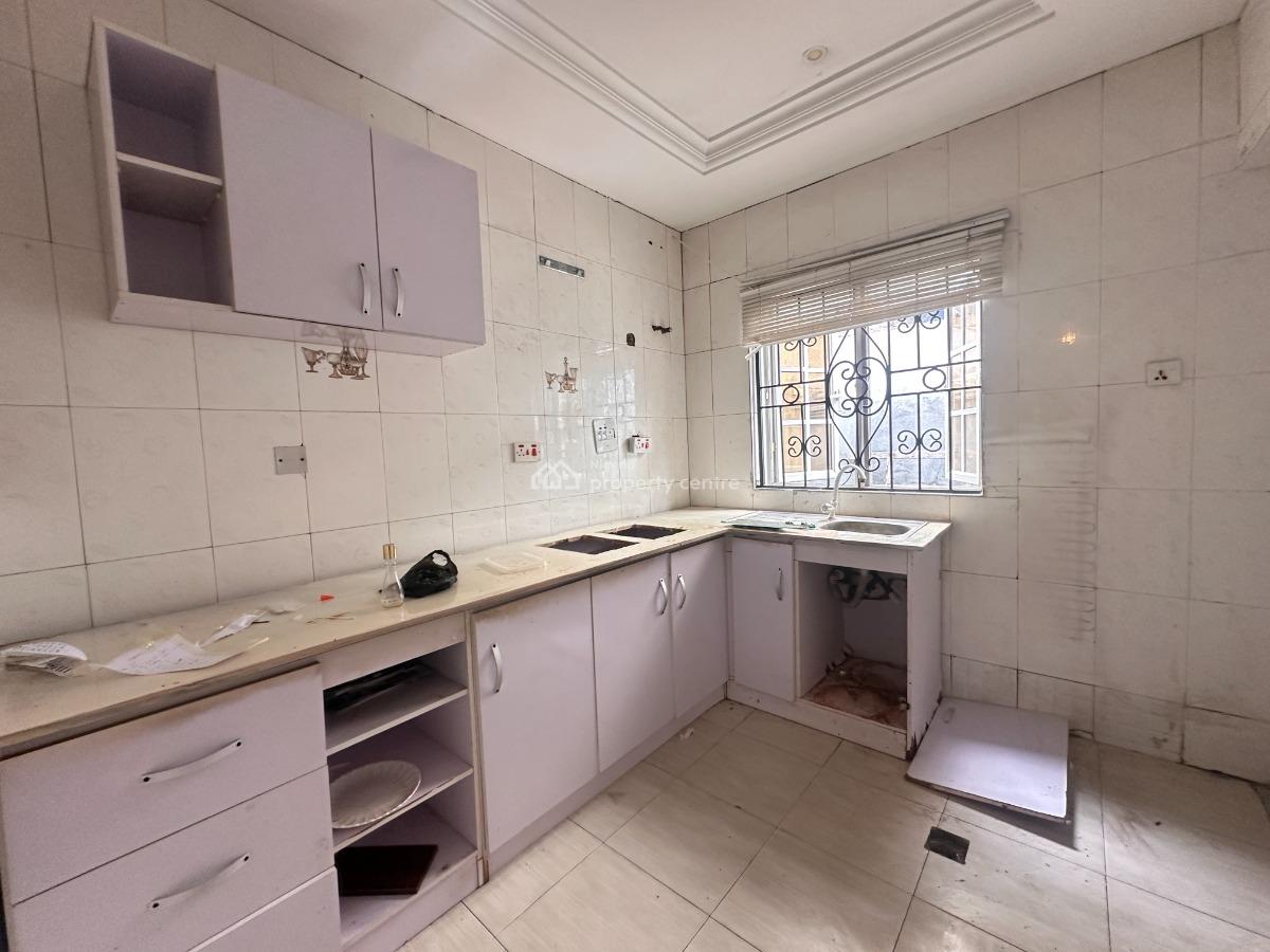 5 Bedroom Semi-detached Availble (suitable for Commercial), Lekki Phase 1, Lekki, Lagos, Commercial Property for Rent