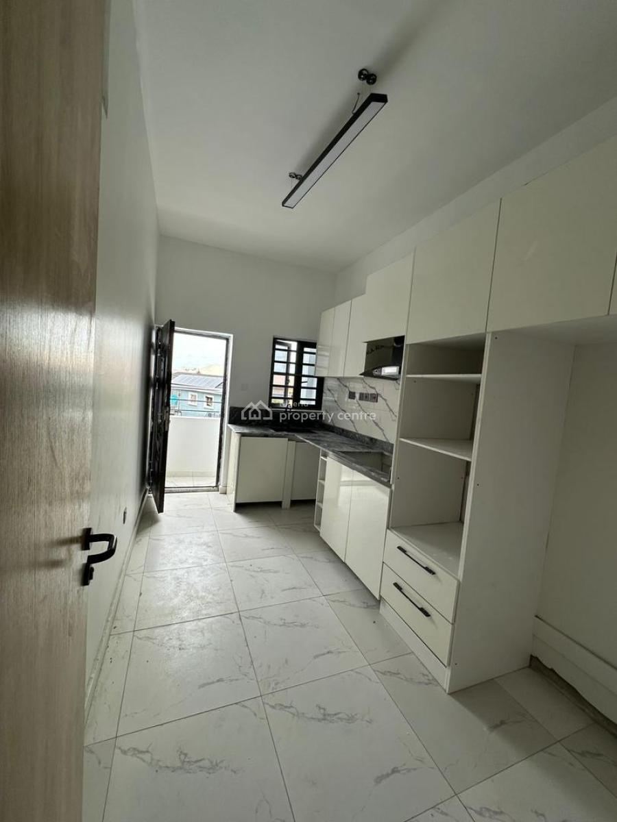 Lovely 2 Bedroom Apartment, New Road, Lekki Expressway, Lekki, Lagos, Flat / Apartment for Rent