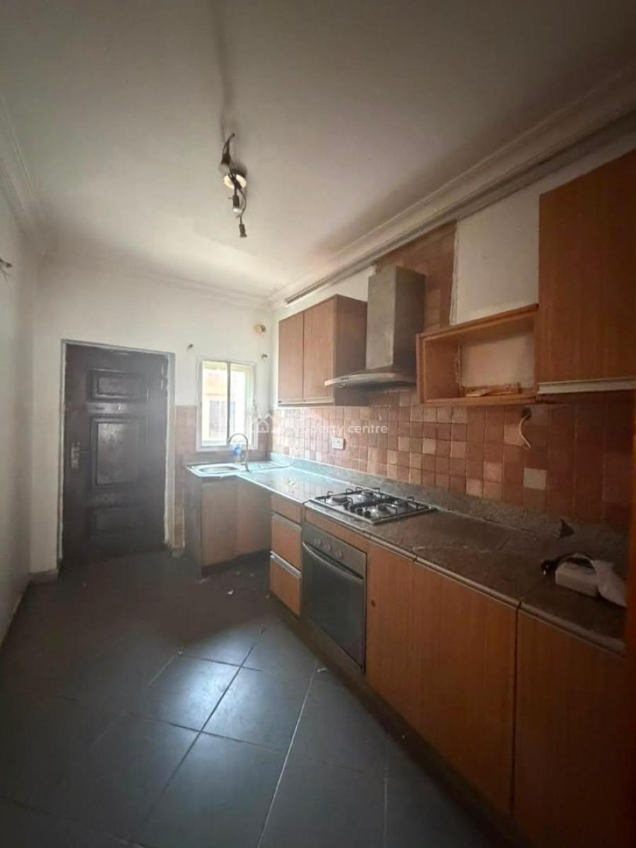 Well Maintained & Spacious 1 Bedroom Apartment, Off Freedomway, Lekki Phase 1, Lekki, Lagos, Flat / Apartment for Rent