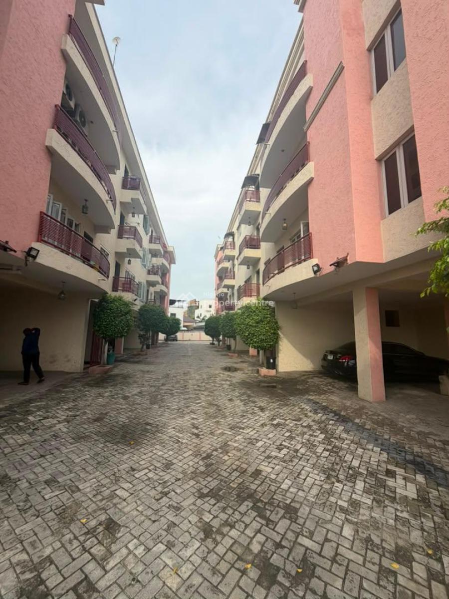Well Maintained & Spacious 2 Bedroom Apartment, Off Freedom Way, Lekki, Lagos, Flat / Apartment for Rent