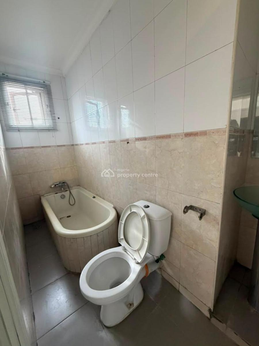Well Maintained & Spacious 2 Bedroom Apartment, Off Freedom Way, Lekki, Lagos, Flat / Apartment for Rent