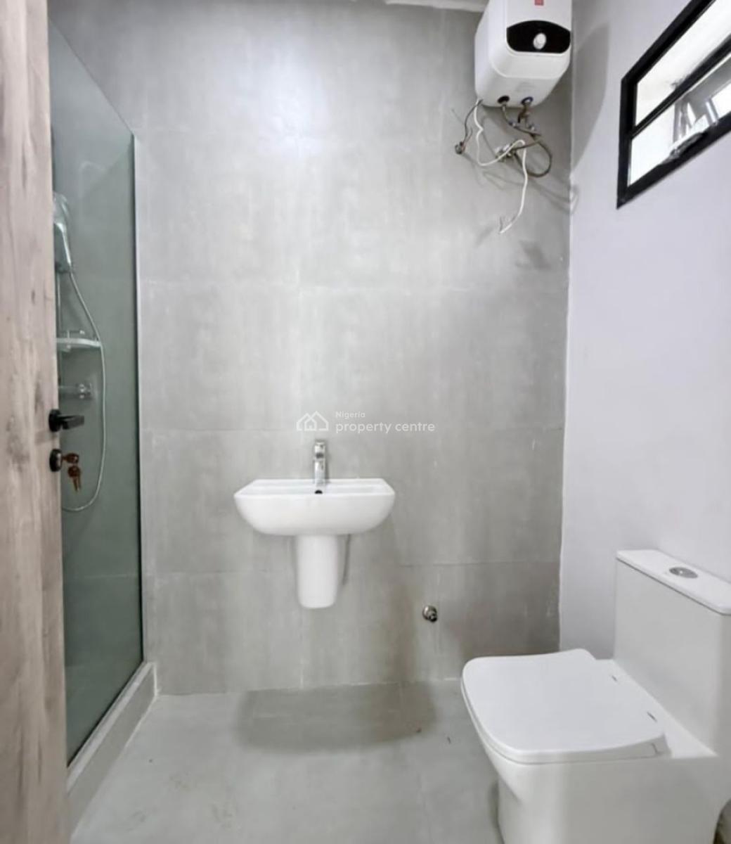 3 Bedroom Apartment with Bq, Balcony in a Secured Estate, Lekki Phase 1, Lekki, Lagos, Flat / Apartment for Rent