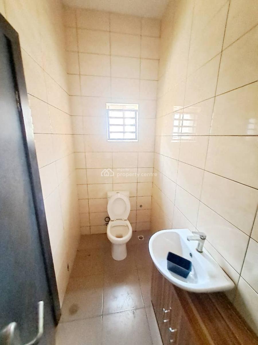 Well Built 3 Bedroom Apartment in a Serene Environment, Ologolo, Lekki, Lagos, Flat / Apartment for Rent