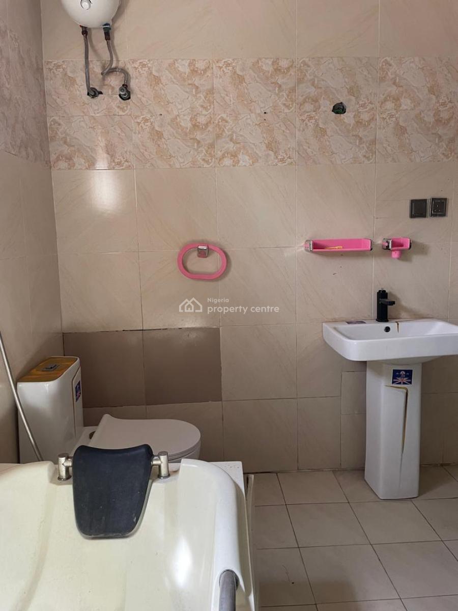 Distress 4 Bedrooms Semi Detached Duplex with a Bq, Ikota School, Lekki, Lagos, Semi-detached Duplex for Sale
