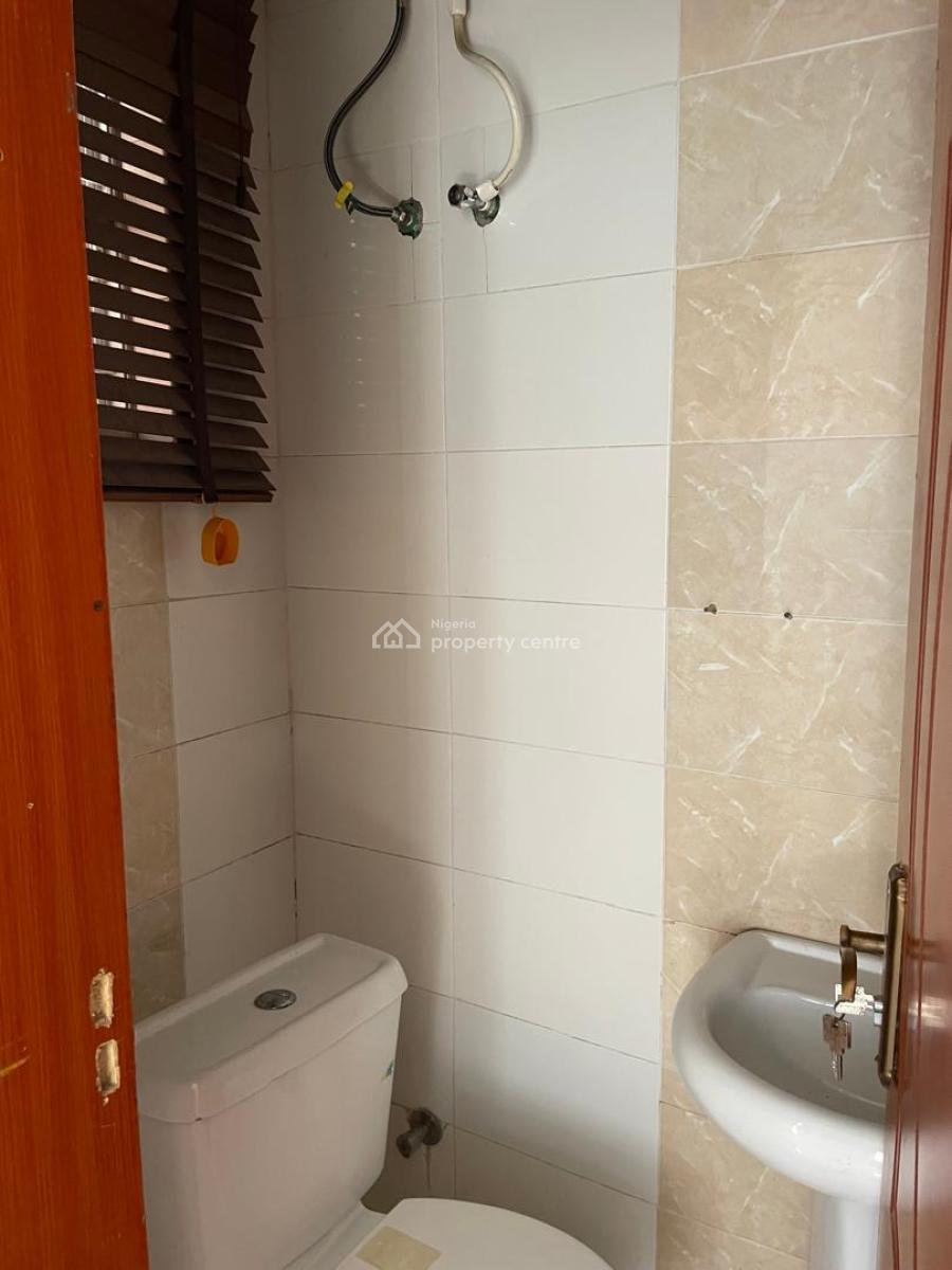 Distress 4 Bedrooms Semi Detached Duplex with a Bq, Ikota School, Lekki, Lagos, Semi-detached Duplex for Sale
