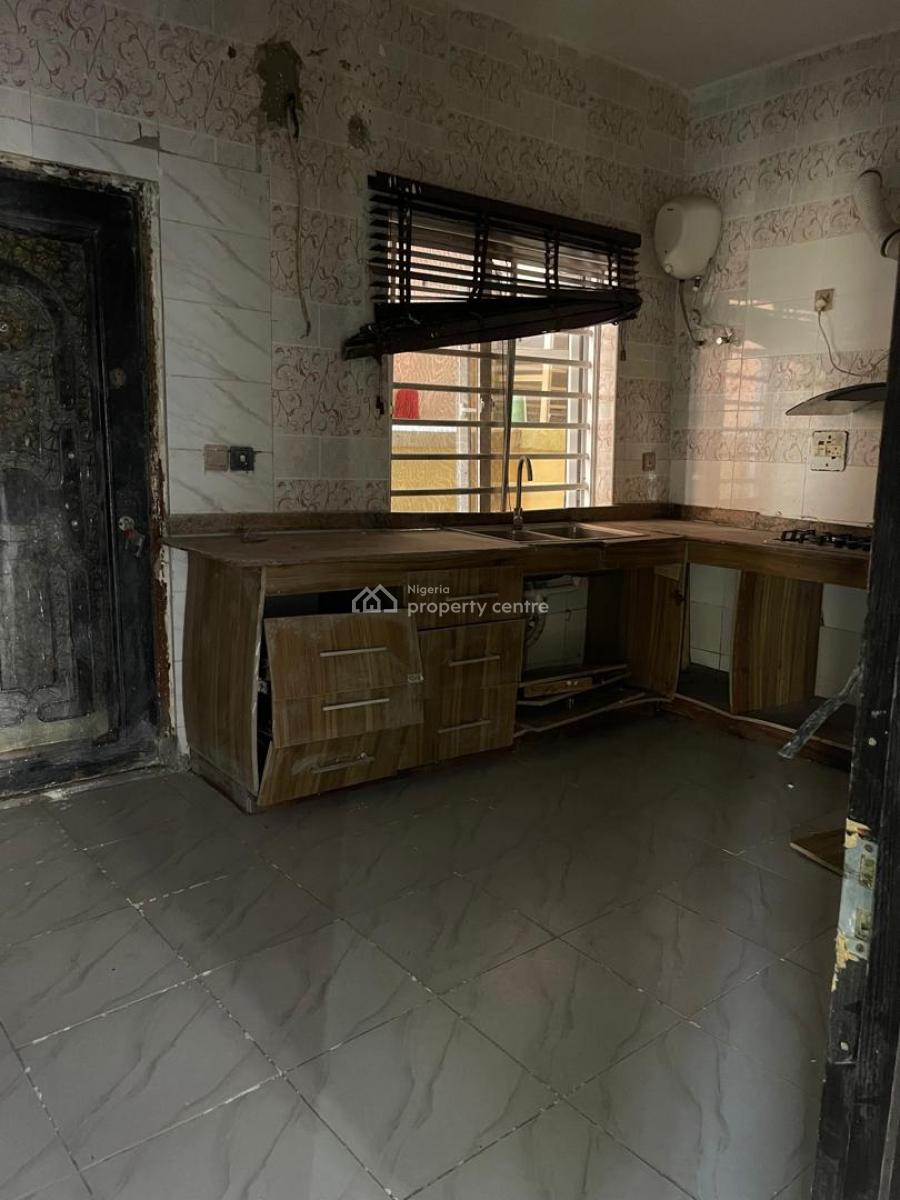 Distress 4 Bedrooms Semi Detached Duplex with a Bq, Ikota School, Lekki, Lagos, Semi-detached Duplex for Sale