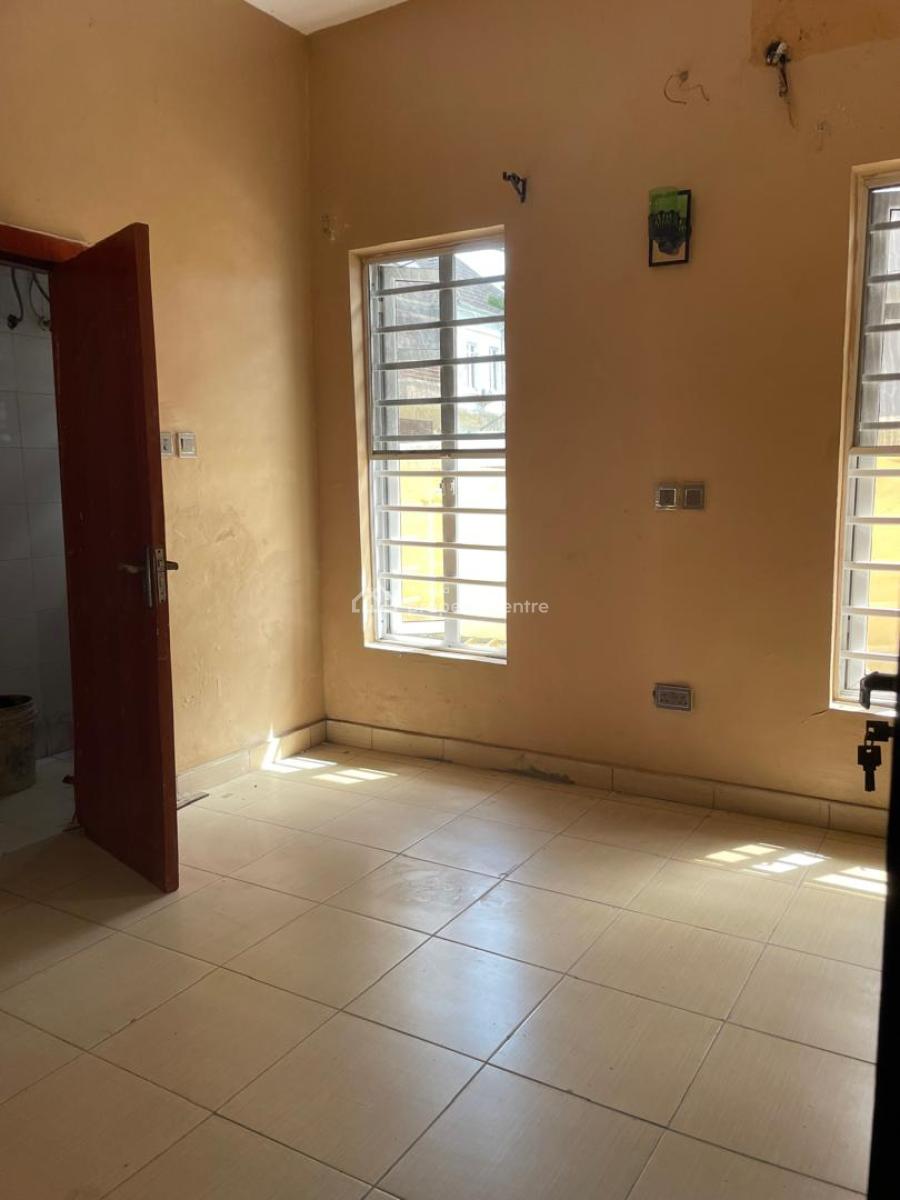 Distress 4 Bedrooms Semi Detached Duplex with a Bq, Ikota School, Lekki, Lagos, Semi-detached Duplex for Sale