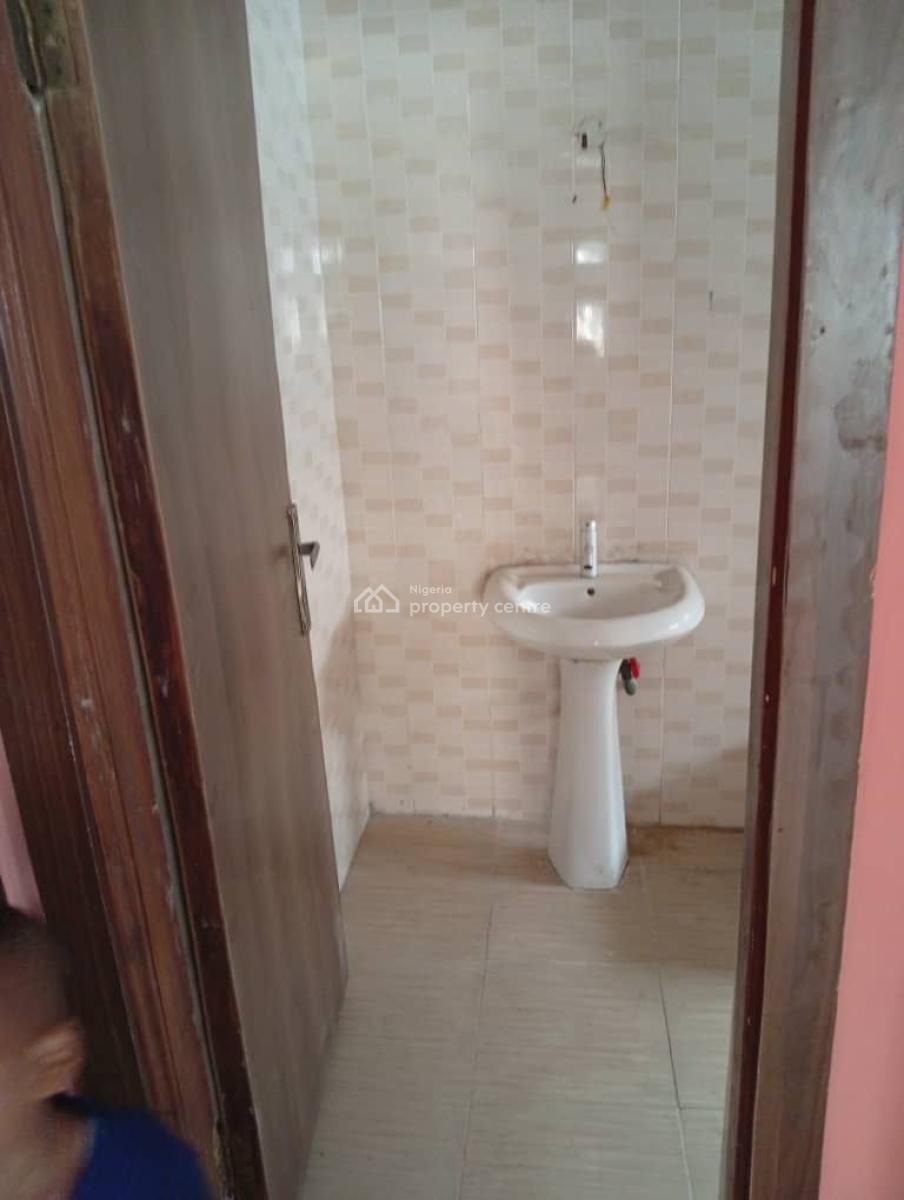 Spacious 3 Bedrooms Flat, Chevy View Estate Chevron Drive, Lekki Phase 1, Lekki, Lagos, Flat / Apartment for Rent
