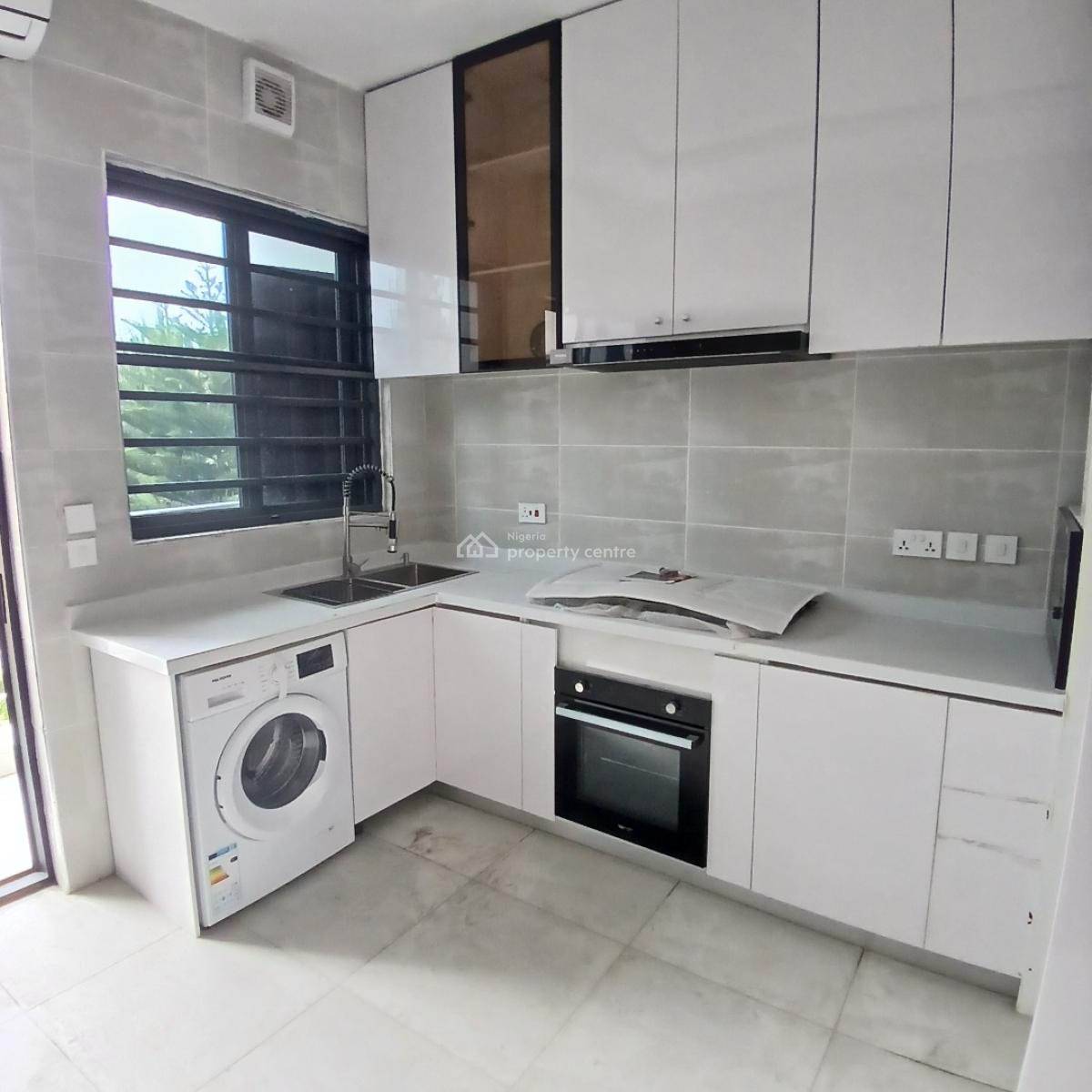 Newly Built 3 Bedroom Apartment with Bq, Lekki Phase 1, Lekki, Lagos, Flat / Apartment for Rent