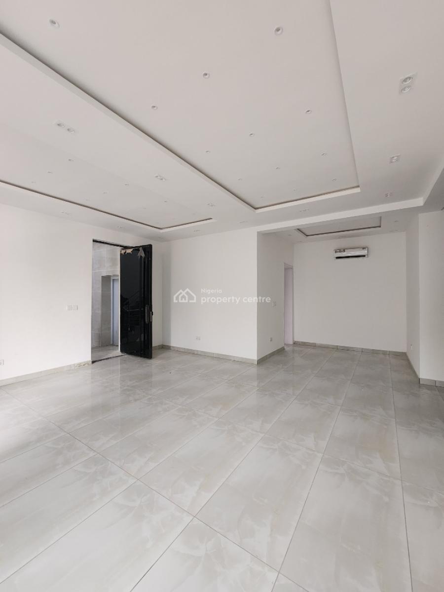 Nicely Built 3 Bedroom Serviced Apartment + Bq, Elevator, Lekki Phase 1, Lekki, Lagos, Flat / Apartment for Sale