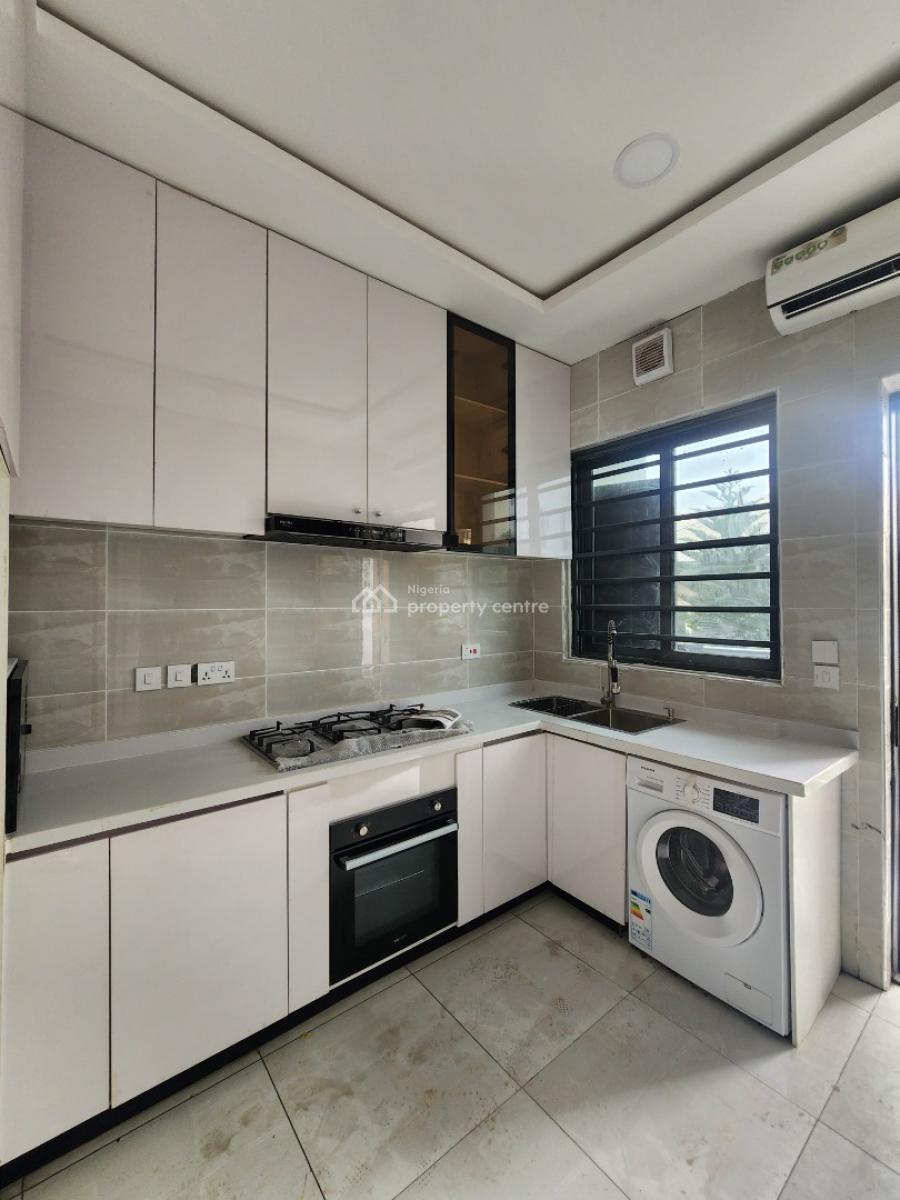 Nicely Built 3 Bedroom Serviced Apartment + Bq, Elevator, Lekki Phase 1, Lekki, Lagos, Flat / Apartment for Sale