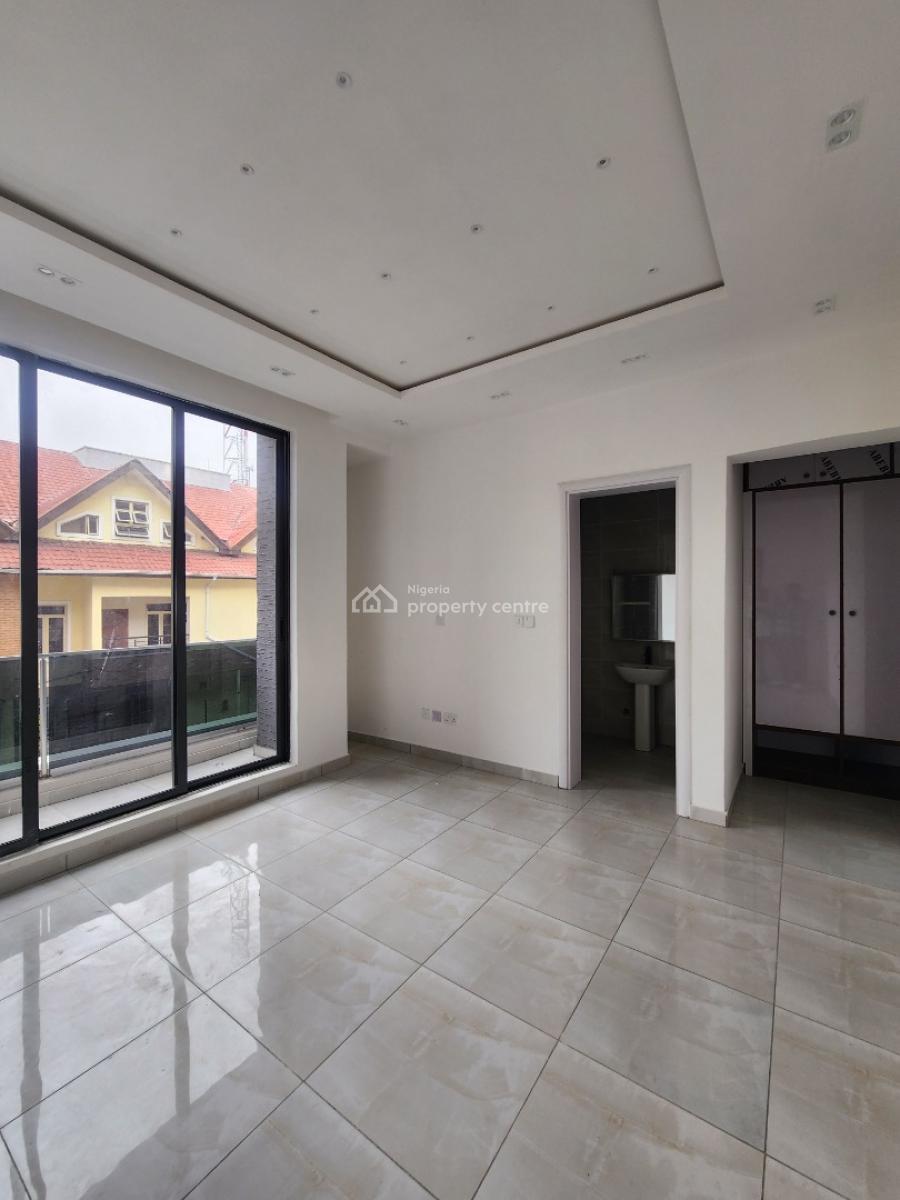 Nicely Built 3 Bedroom Serviced Apartment + Bq, Elevator, Lekki Phase 1, Lekki, Lagos, Flat / Apartment for Sale