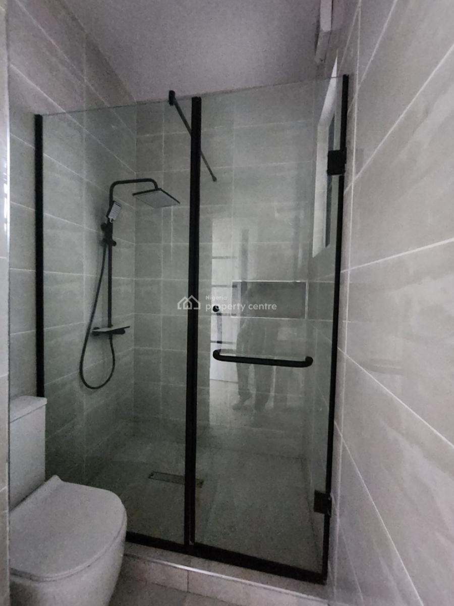 Nicely Built 3 Bedroom Serviced Apartment + Bq, Elevator, Lekki Phase 1, Lekki, Lagos, Flat / Apartment for Sale
