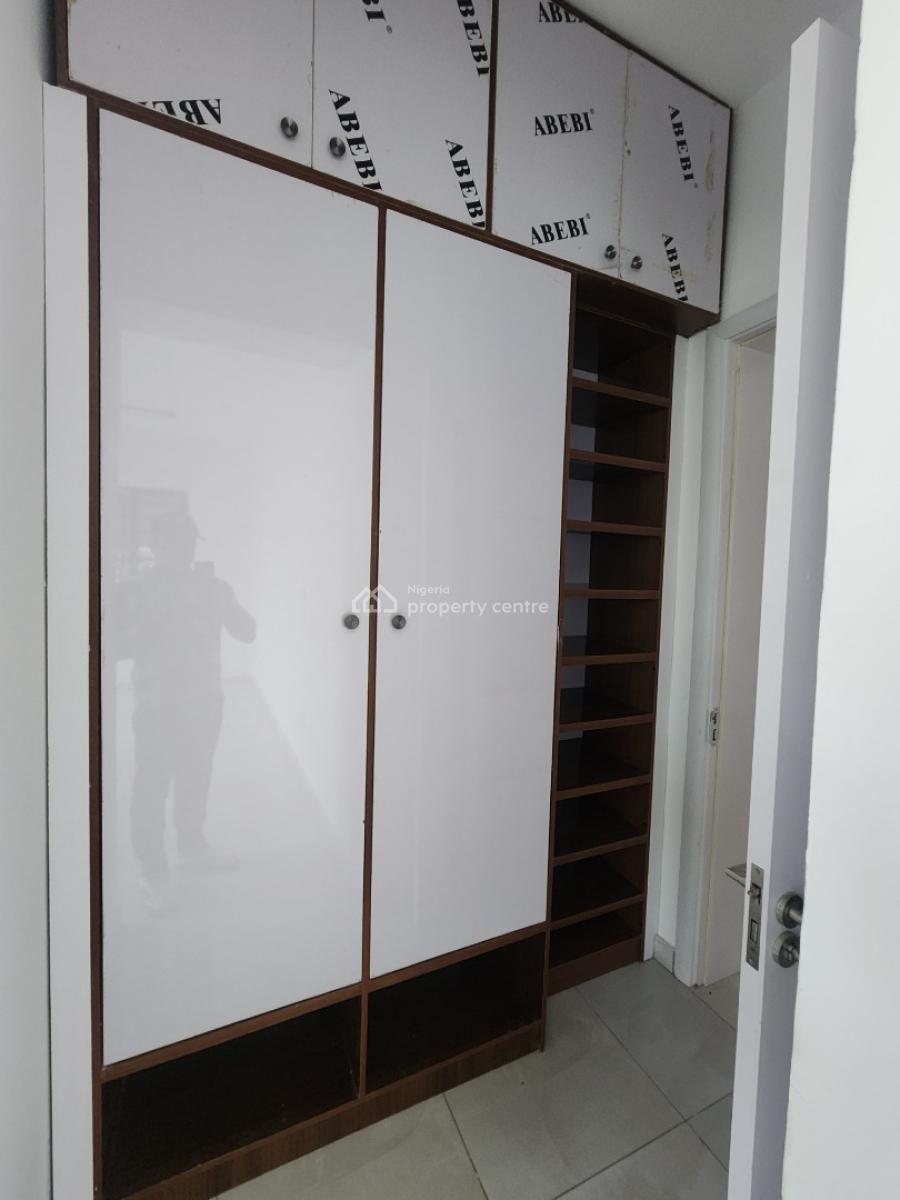 Nicely Built 3 Bedroom Serviced Apartment + Bq, Elevator, Lekki Phase 1, Lekki, Lagos, Flat / Apartment for Sale