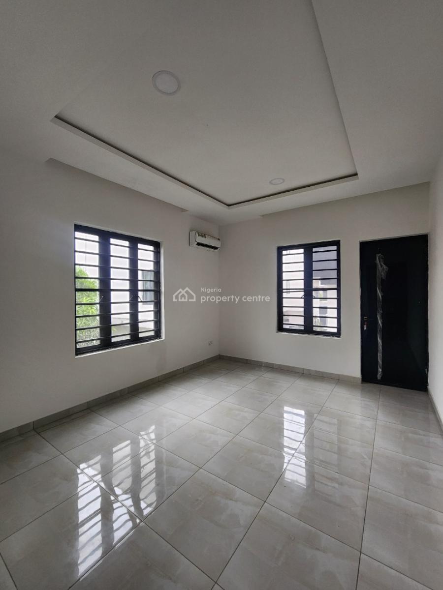 Nicely Built 3 Bedroom Serviced Apartment + Bq, Elevator, Lekki Phase 1, Lekki, Lagos, Flat / Apartment for Sale