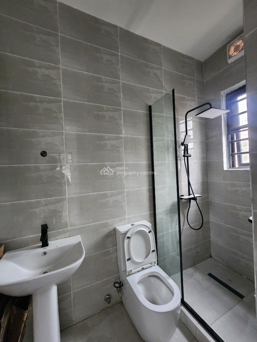 Nicely Built 3 Bedroom Serviced Apartment + Bq, Elevator, Lekki Phase 1, Lekki, Lagos, Flat / Apartment for Sale