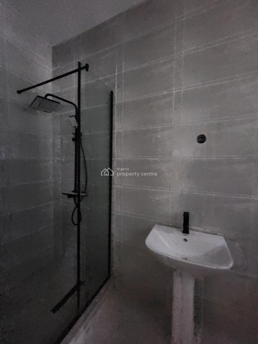 Nicely Built 3 Bedroom Serviced Apartment + Bq, Elevator, Lekki Phase 1, Lekki, Lagos, Flat / Apartment for Sale