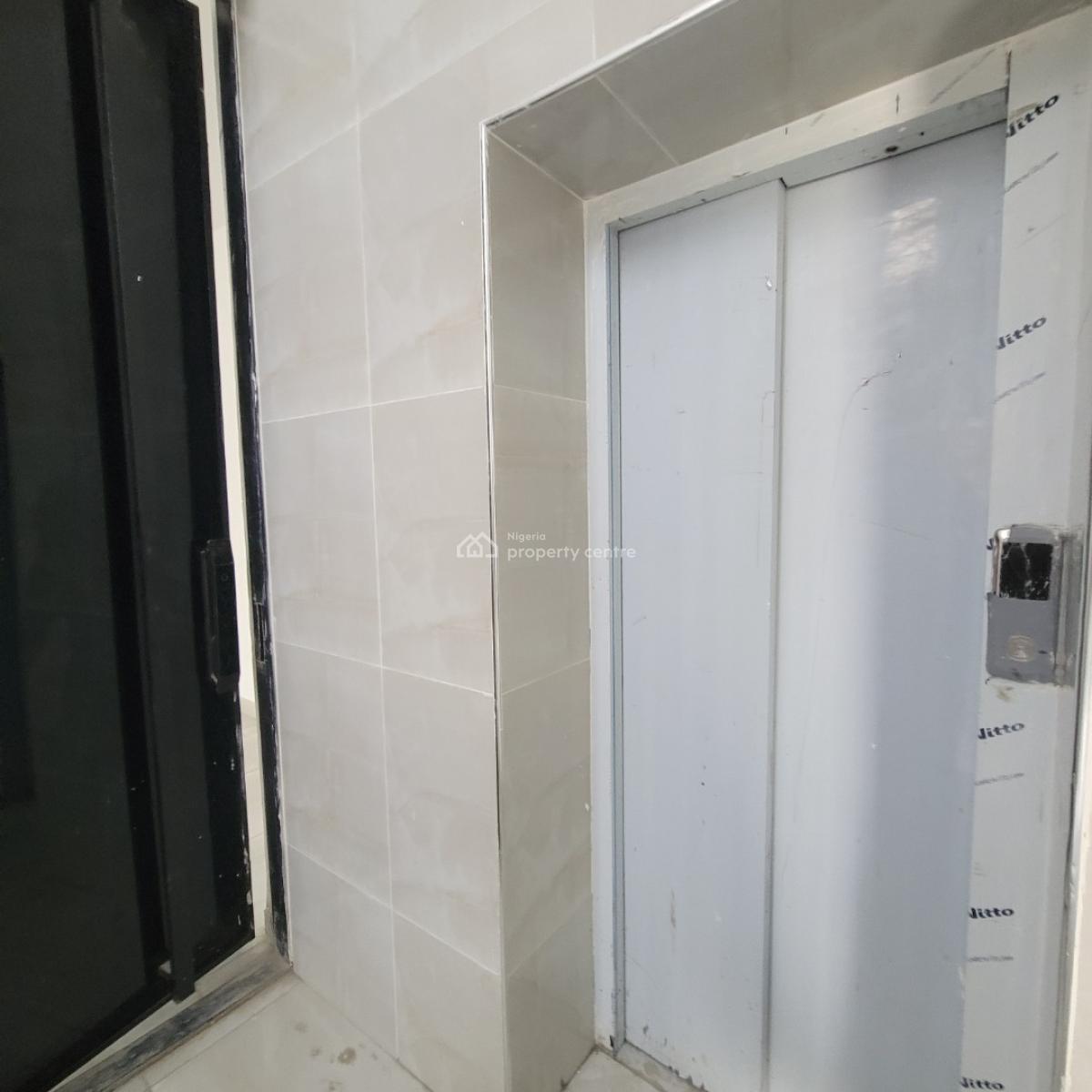 Stunning 3bedroom Apartment with an Elevator and Bq, Lekki Phase 1, Lekki, Lagos, Flat / Apartment for Rent