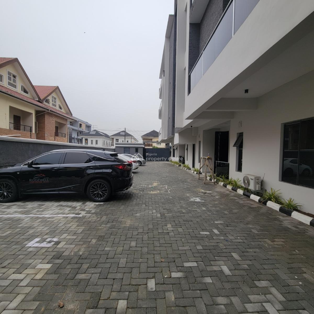 Stunning 3bedroom Apartment with an Elevator and Bq, Lekki Phase 1, Lekki, Lagos, Flat / Apartment for Rent