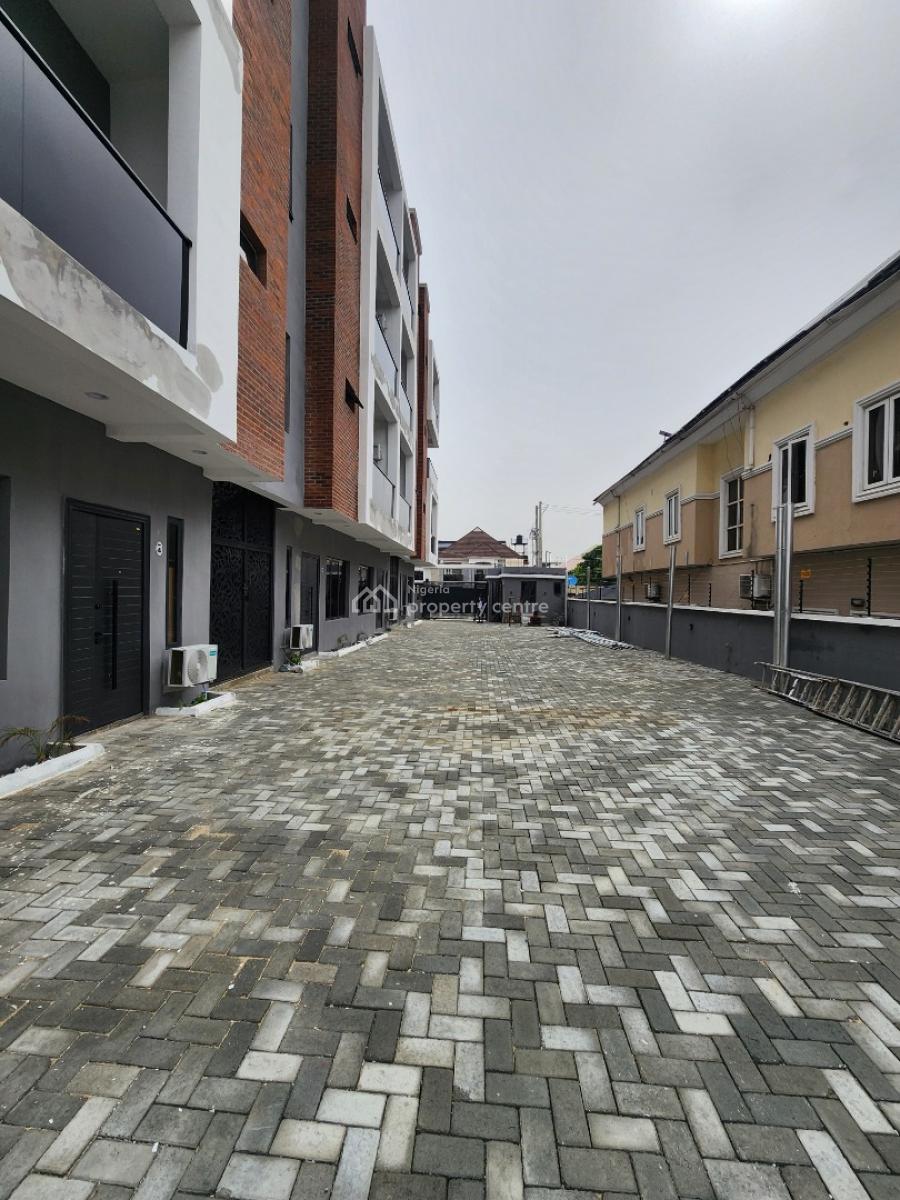 Luxury 3 Bedroom Maisonette + Bq, Swimming Pool in a Secured Estate, Lekki Phase 1, Lekki, Lagos, Flat / Apartment for Sale
