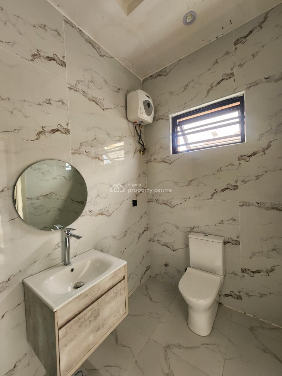 Luxury 3 Bedroom Maisonette + Bq, Swimming Pool in a Secured Estate, Lekki Phase 1, Lekki, Lagos, Flat / Apartment for Sale
