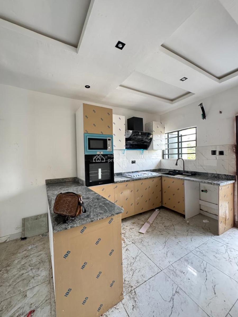 Contemporary Built 2 Bedroom Apartment, Yaba, Lagos, Flat / Apartment for Sale