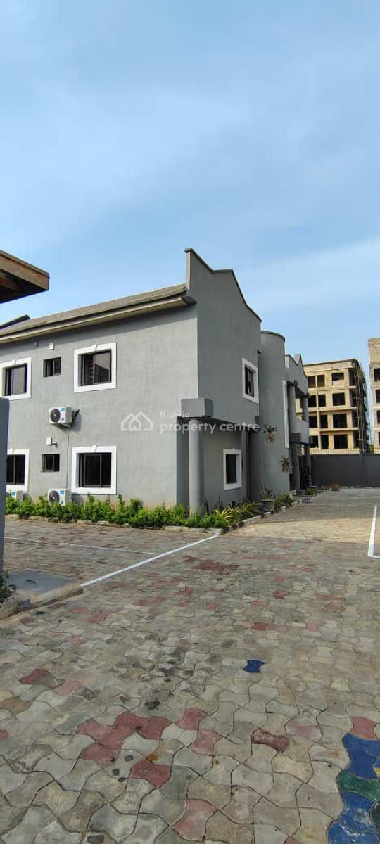 Classy ,newly Renovated 3 Bedroom Apartment with Bq, Lekki Phase1, Lekki, Lagos, Flat / Apartment for Rent