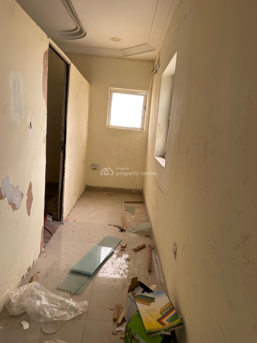Office Place 5 Rooms, Awoyaya Along The Expressway, Ajah, Lagos, Office Space for Rent