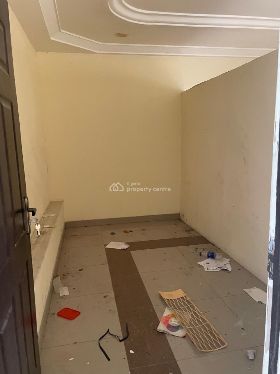Office Place 5 Rooms, Awoyaya Along The Expressway, Ajah, Lagos, Office Space for Rent