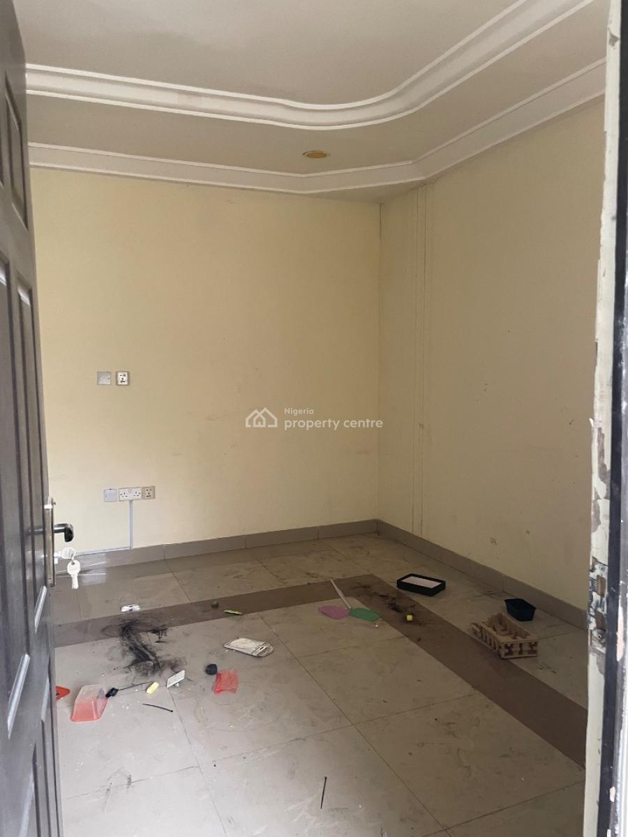 Office Place 5 Rooms, Awoyaya Along The Expressway, Ajah, Lagos, Office Space for Rent