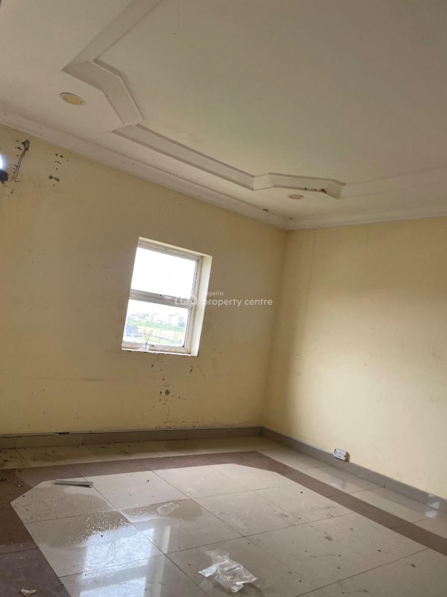 Office Place 5 Rooms, Awoyaya Along The Expressway, Ajah, Lagos, Office Space for Rent