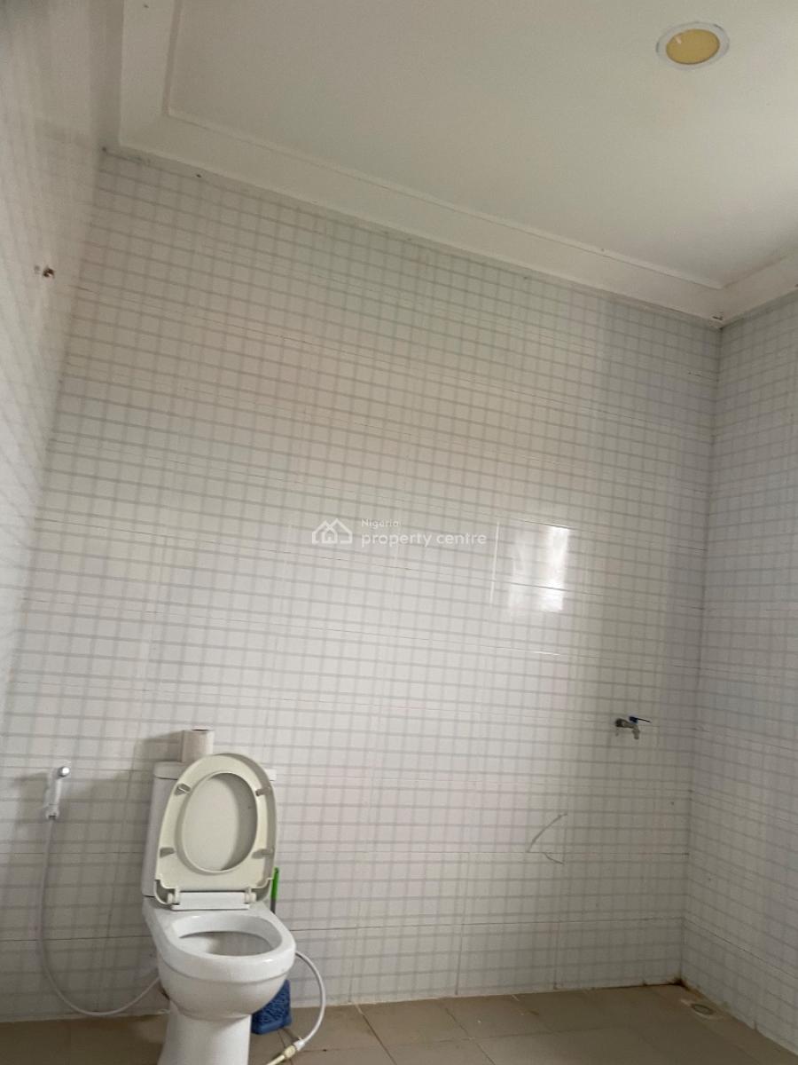 Office Place 5 Rooms, Awoyaya Along The Expressway, Ajah, Lagos, Office Space for Rent